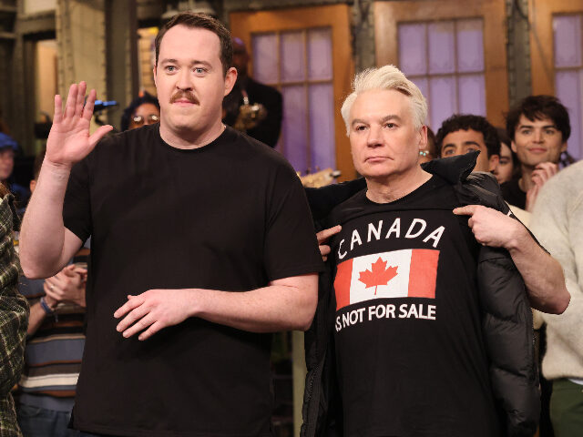 mikemyers SATURDAY NIGHT LIVE -- Episode 1877 -- Pictured: (l-r) Musical guest Tate McRae, host Shan