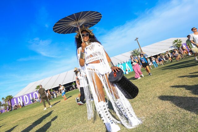 Coachella 2025 was a scorcher, and many festival-goers used paper parasols to protect them