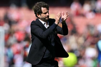 Lyon's Australian head coach Joe Montemurro applauds fans after last week's first leg agai