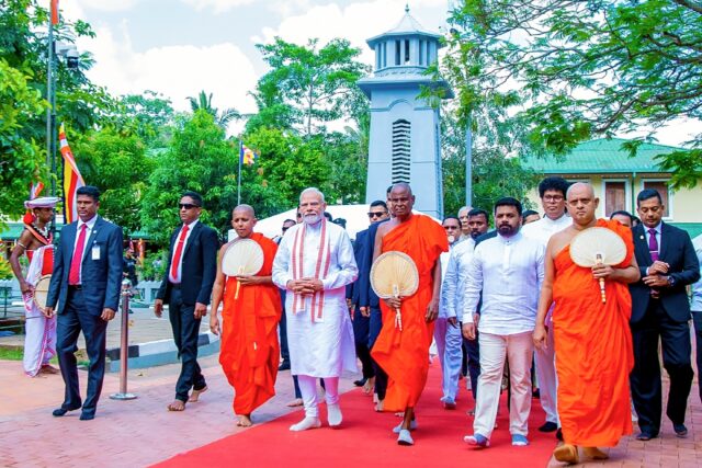 Sri Lankan President Anura Kumara Dissanayake (4R) and India's Prime Minister Narendra Mod