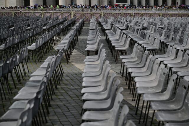 St Peter's square opens at 5:30 am