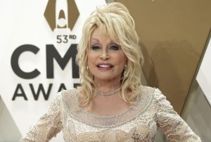 Dolly Parton launches 'Joleans' jeans with Good American
