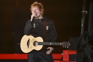 Ed Sheeran gives surprise performance in NYC subway