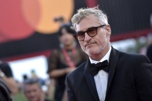 Joaquin Phoenix plays embattled sheriff in 'Eddington' trailer