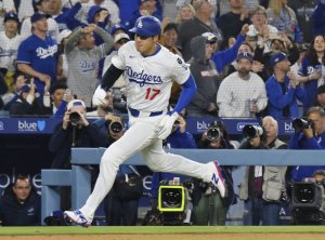 Shohei Ohtani homer leads Dodgers past Braves, secures record 8-0 start