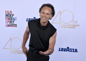 Walton Goggins, Scarlett Johansson to host 'SNL' next month - Breitbart