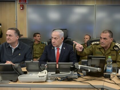Netanyahu during attack on Yemen (Ma'ayan Toaf / GPO)