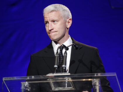Anderson Cooper speaks at the 3rd Annual Sean Penn & Friends HELP HAITI HOME Gala on S