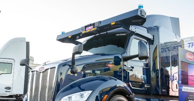 NextImg:Driverless Trucks Are Now Rolling Down Texas Highways