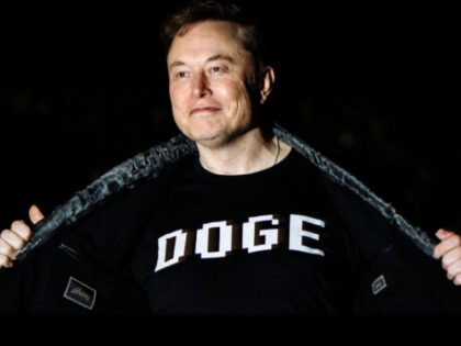 White House Senior Advisor Elon Musk walks to the White House after landing in Marine One