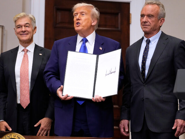 Donald Trump with Mehmet Oz and Robert Kennedy Jr President Donald Trump, with Dr. Mehmet Oz, Administrator of the Centers for Medicare &