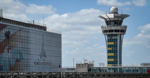 Paris Airport Cuts Flights by 40% After Air Traffic Control Breakdown