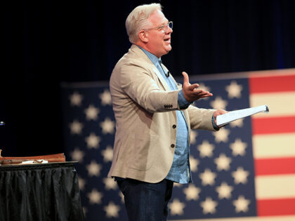 Glenn Beck Urges America’s Grads to Preserve History to Guarantee Future