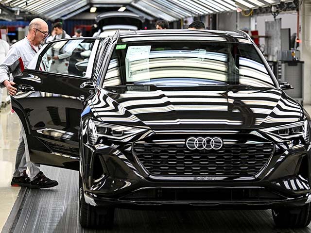 The new Audi Q8 e-tron continues the success story of the pioneer Audi e-tron under a new