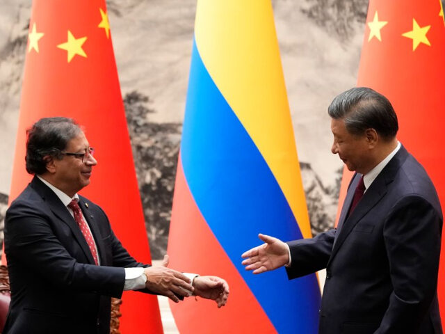 GettyImages-1744561652 BEIJING, CHINA - OCTOBER 25: Chinese President Xi Jinping (R) shakes hands with Colombian