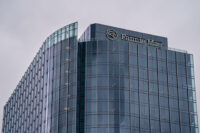 Trump Backs Federal Guarantees in Push to Take Fannie and Freddie Public
