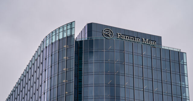 Trump Backs Federal Guarantees in Push to Take Fannie and Freddie Public