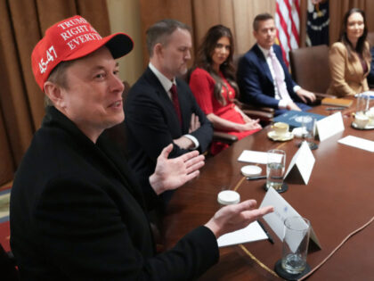 WASHINGTON, DC - MARCH 24: White House Senior Advisor, Tesla and SpaceX CEO Elon Musk (L)