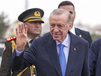 Turkey’s Erdogan Supports ‘My Dear Friend’ Trump’s Negotiations with Iran, Russ