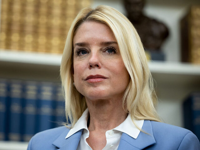 GettyImages-2213213523 Pam Bondi, US attorney general, during a swearing-in ceremony in the Oval Office of the Wh