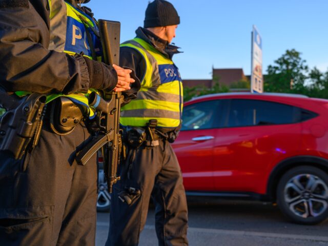 11 May 2025, Brandenburg, Frankfurt (Oder): Federal police officers stand at the German-Po
