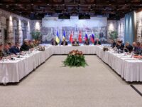 First Face-to-Face Ukraine-Russia Talks in Three Years Show No Progress in Turkey