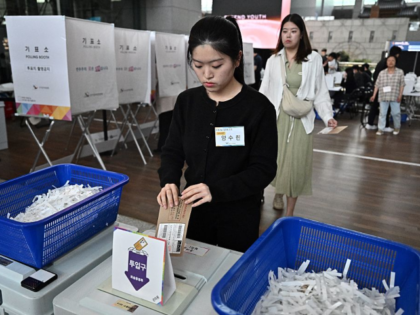 South Koreans Break Records Voting to Replace President Ousted After Martial Law Fiasco