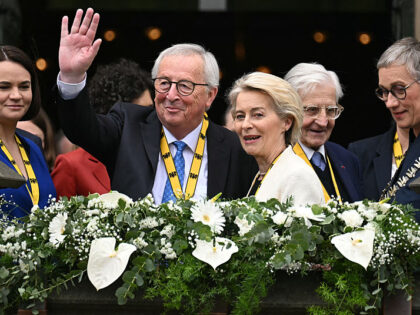 EU Awards Itself: Commission Chief Given ‘Charlemagne Prize’ For European Unity