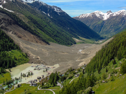TOPSHOT - This photograph shows the small village of Blatten, in the Bietschhorn mountain