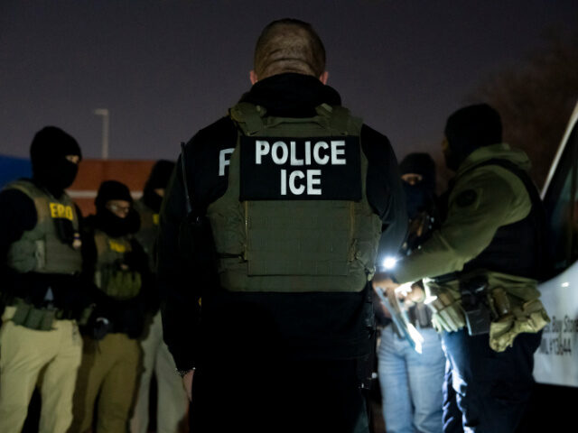 Poll: Majority Support Deporting Illegals from U.S., Including Most Swing Voters
