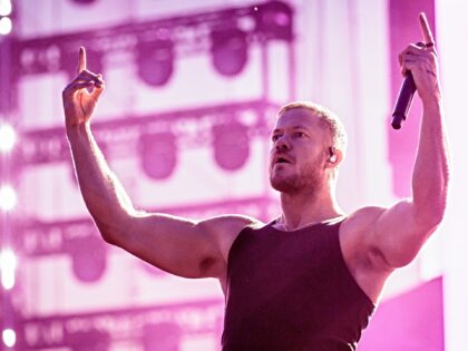 Video: Imagine Dragons Frontman Dan Reynolds Waves Palestinian Flag During Milan Concert