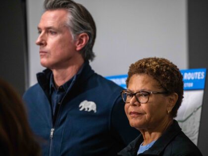 LOS ANGELES, CA NOVEMBER 12, 2023: Governor Gavin Newsom, left, and Los Angeles Mayor Kare