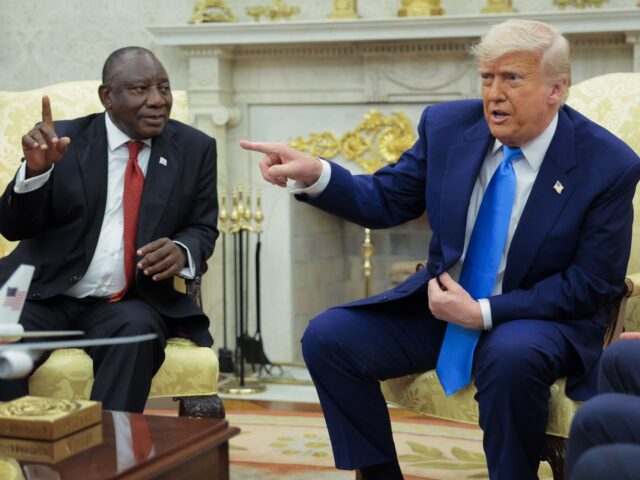 Ramaphosa Trump (Chip Somodevilla / Getty) WASHINGTON, DC - MAY 21: U.S. President Donald Trump (R) speaks during a meeting with Pres