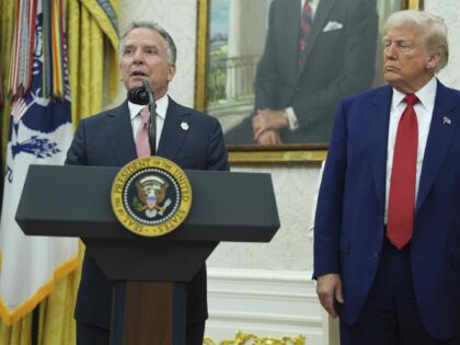 President Donald Trump, right, listens as White House special envoy Steve Witkoff, left, s