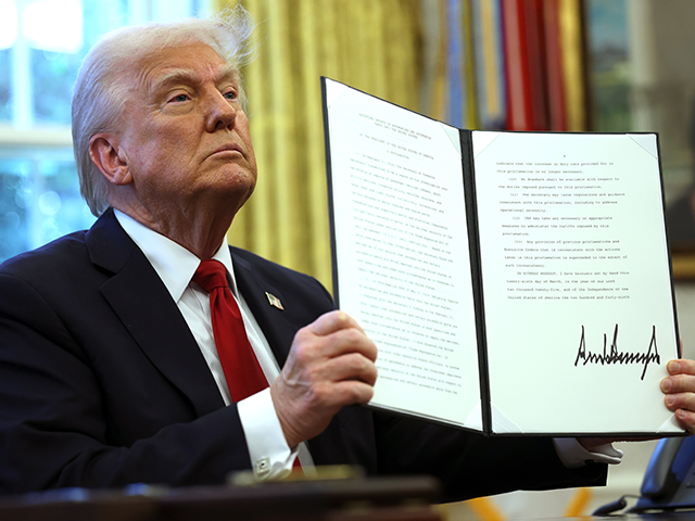 bbd-5-8-25 WASHINGTON, DC - MARCH 26: U.S. President Donald Trump displays a signed an executive orde