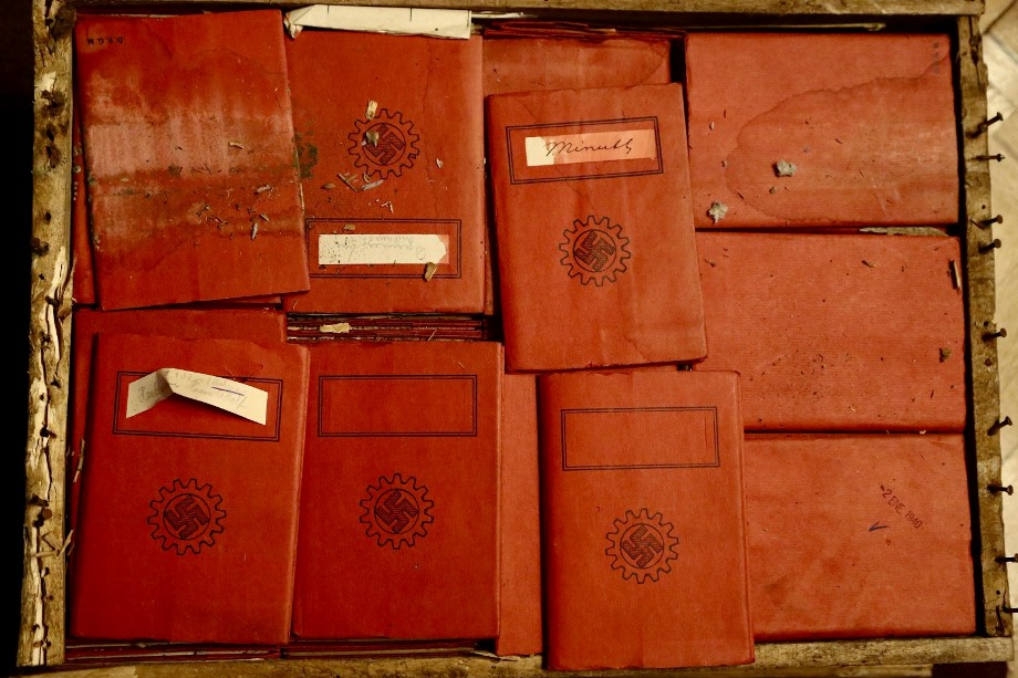 Judicial authorities and experts from the Holocaust Museum evaluate the state of the notebooks found and their possible historical connections. Credit: Argentina Supreme Court