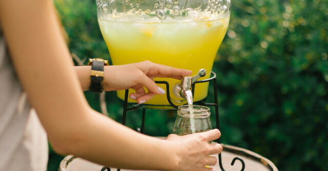 Florida Girl's Lemonade Stand Raises Money for Fellow Epileptic Kids One Cup at a Time