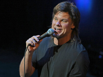 LOUISVILLE, KENTUCKY - JANUARY 25: Theo Von performs at Whitney Hall on January 25, 2023 i