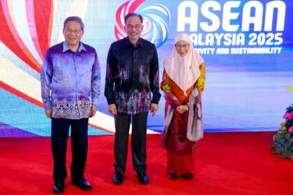 Chinese Premier Li Qiang (L) attended the ASEAN gala dinner on Monday, alongside Malaysian