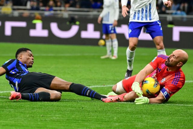 Como goalkeeper Pepe Reina will retire after Friday's match against Inter Milan