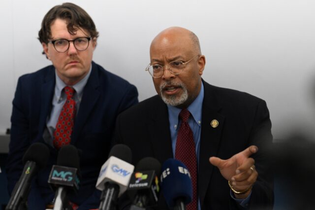 Glenn Ivey (R) is the sixth US Democratic lawmaker to visit El Salvador in an effort to se