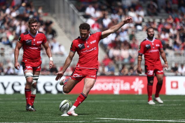 Leo Berdeu kicked 19 points for Lyon as they beat Racing92 29-15 to reach the Challenge Cu