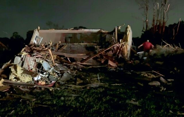 Severe storms, tornadoes kill more than 25 in south-central US