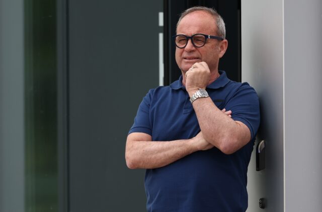 Luis Campos overlooks PSG training this week. He has signed a new contract to continue wor