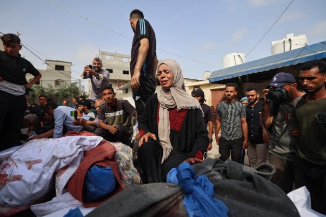Palestinians in Gaza mourn by the loss of loved ones killed in strikes