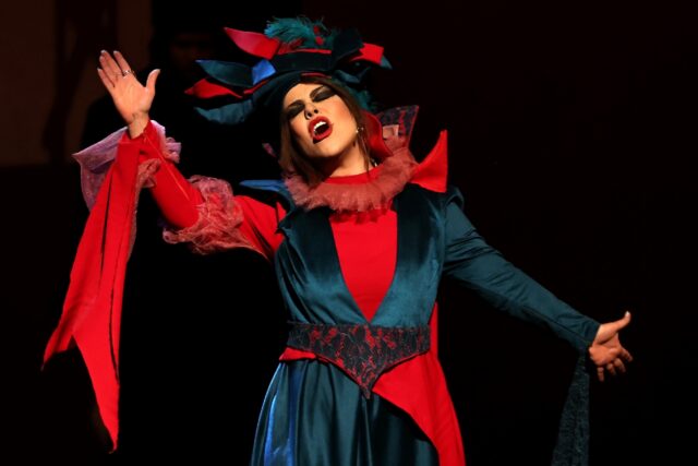 The performance of King Lear is infused with rock music and a dazzling light show