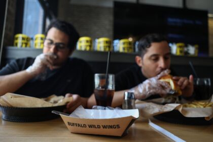 Saudis dig in at a Buffalo Wild Wings branch in Riyadh