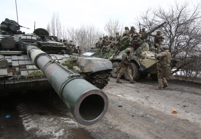 Ukrainian servicemen get ready to repel a Russian attack in Lugansk region