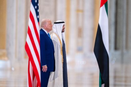 US President Donald Trump and the UAE's Sheikh Mohamed bin Zayed Al Nahyan stand for the n