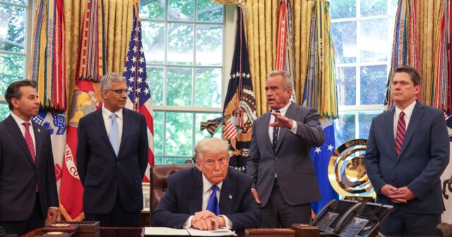 Trump Halts US Funding for Virus Research, Cites Lab Leak Claims